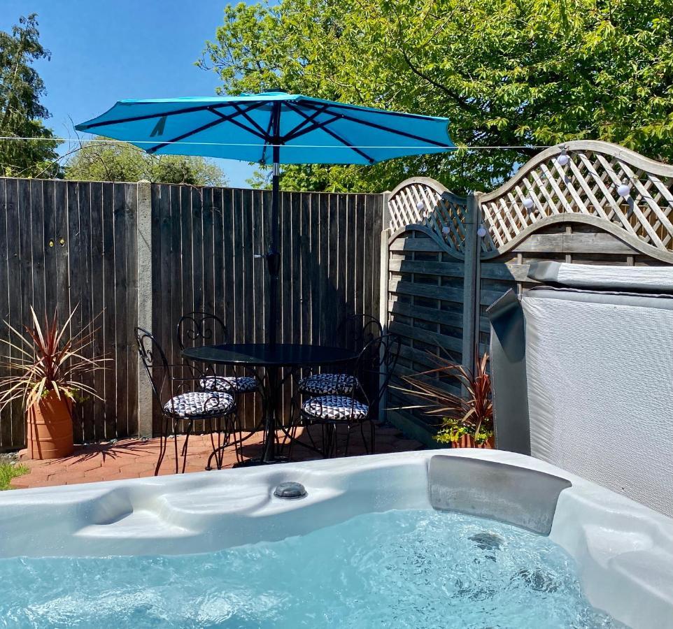 Villa Saving Grace With Private Hot Tub Bawdeswell Exterior foto