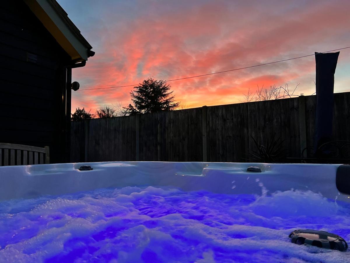 Villa Saving Grace With Private Hot Tub Bawdeswell Exterior foto