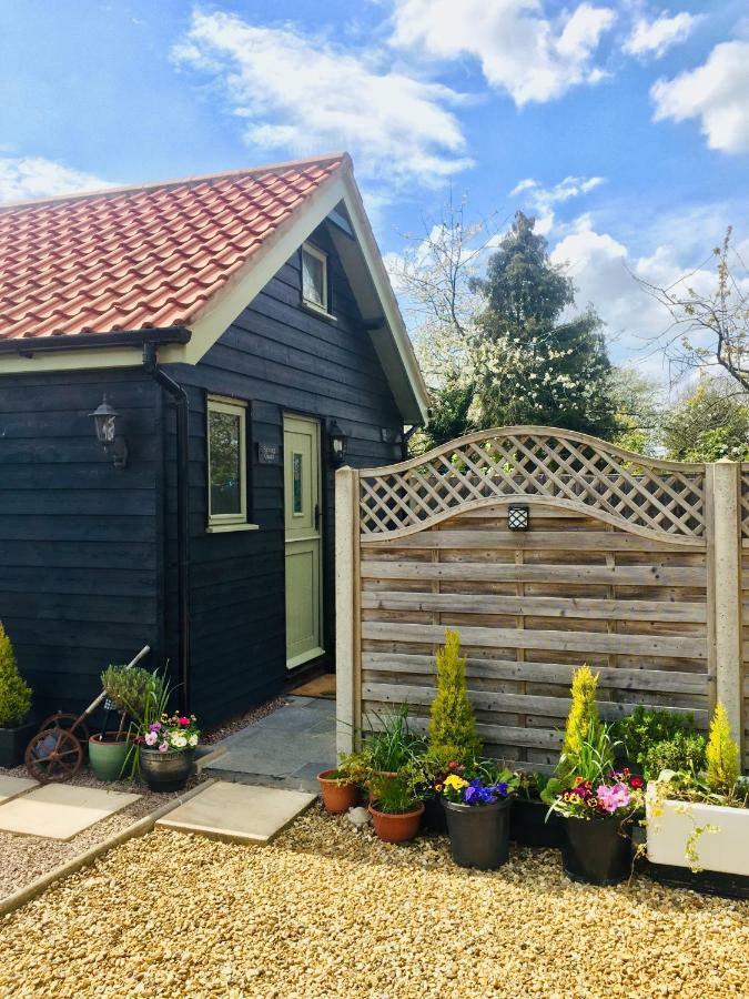 Villa Saving Grace With Private Hot Tub Bawdeswell Exterior foto