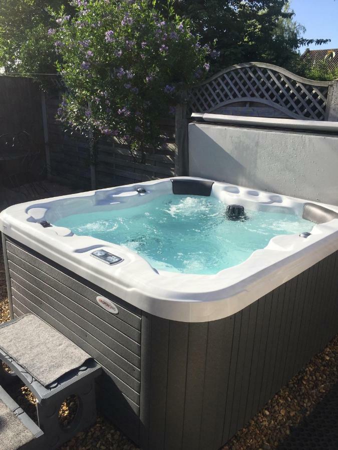 Villa Saving Grace With Private Hot Tub Bawdeswell Exterior foto