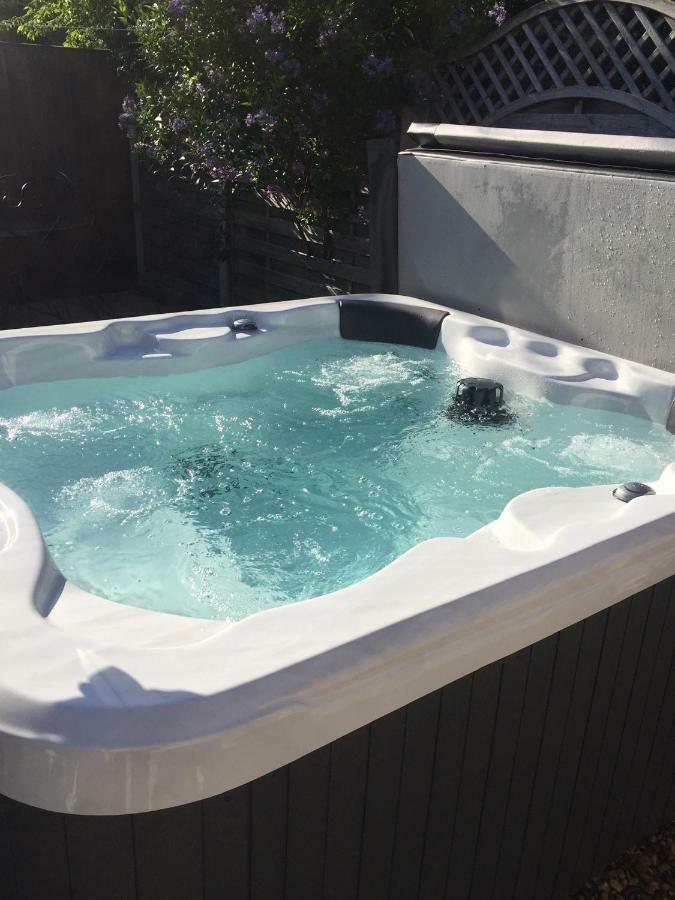 Villa Saving Grace With Private Hot Tub Bawdeswell Exterior foto